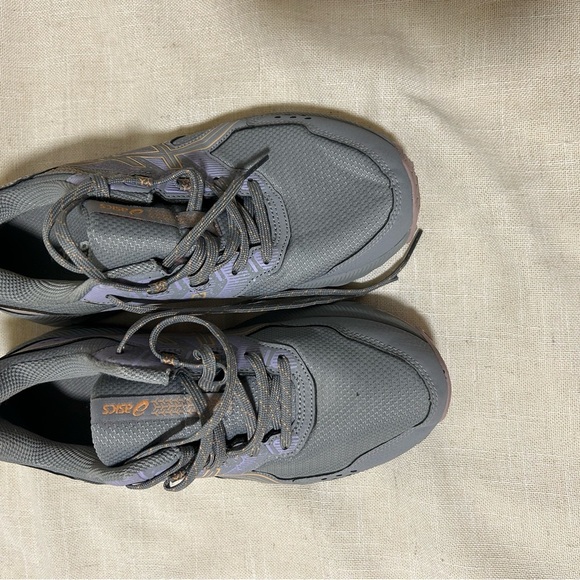ASICS Men's Gray Running Shoes - Picture 1 of 5